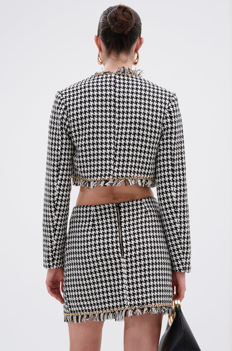 INVITE ONLY CHAIN TRIM BLAZER