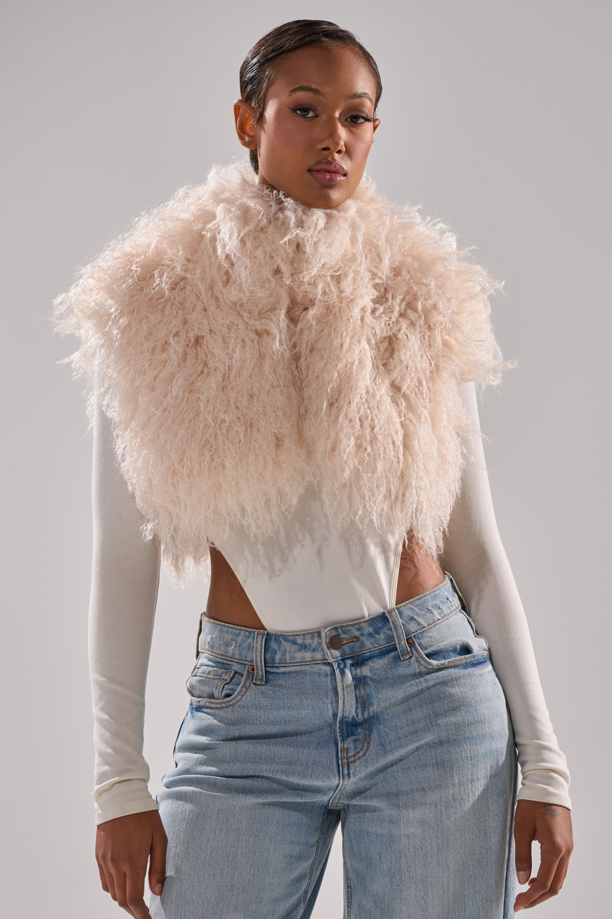 COCO CROPPED FUR VEST IN BEIGE