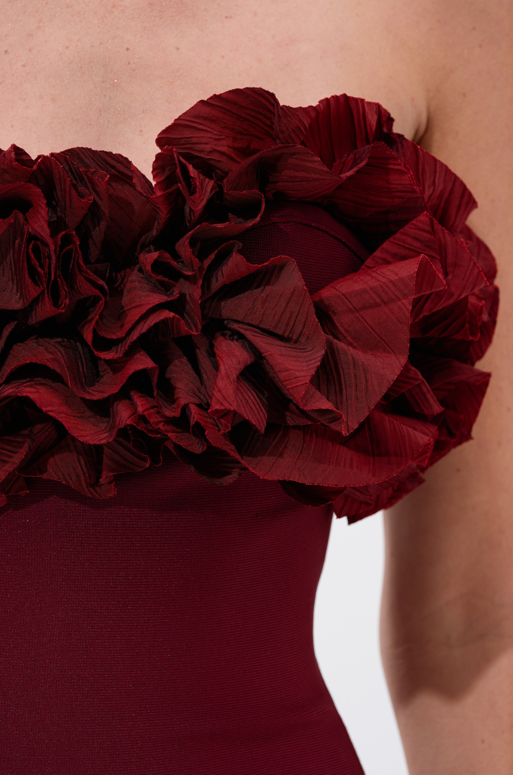 CITY LIGHTS RUFFLE MIDI DRESS IN BURGUNDY
