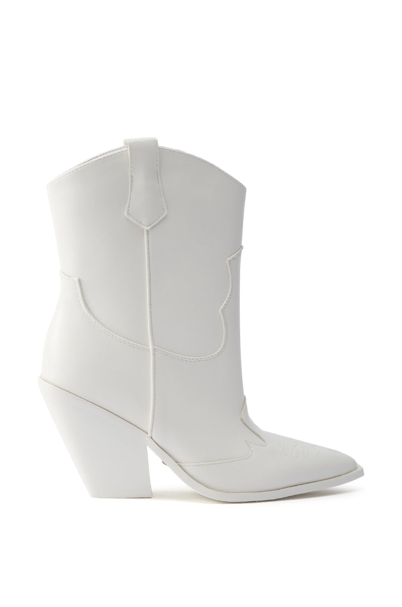 AZALEA WANG BRIGGITTA WHITE WESTERN COWBOY BOOTIE