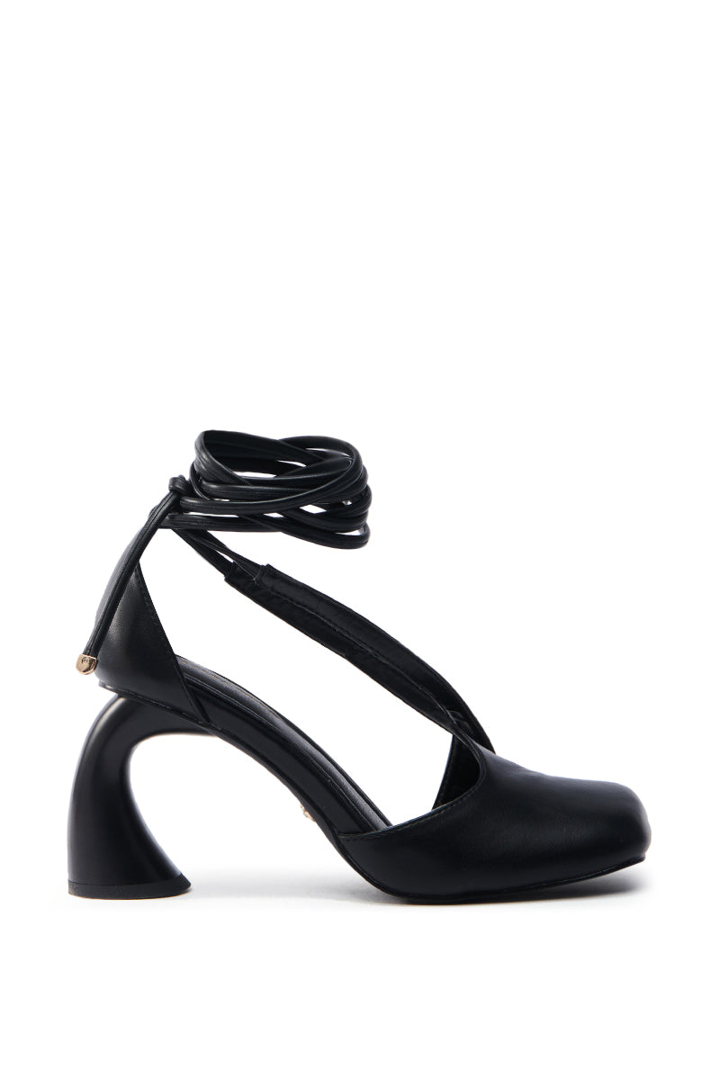 AZALEA WANG BUIKY BLACK PUMP