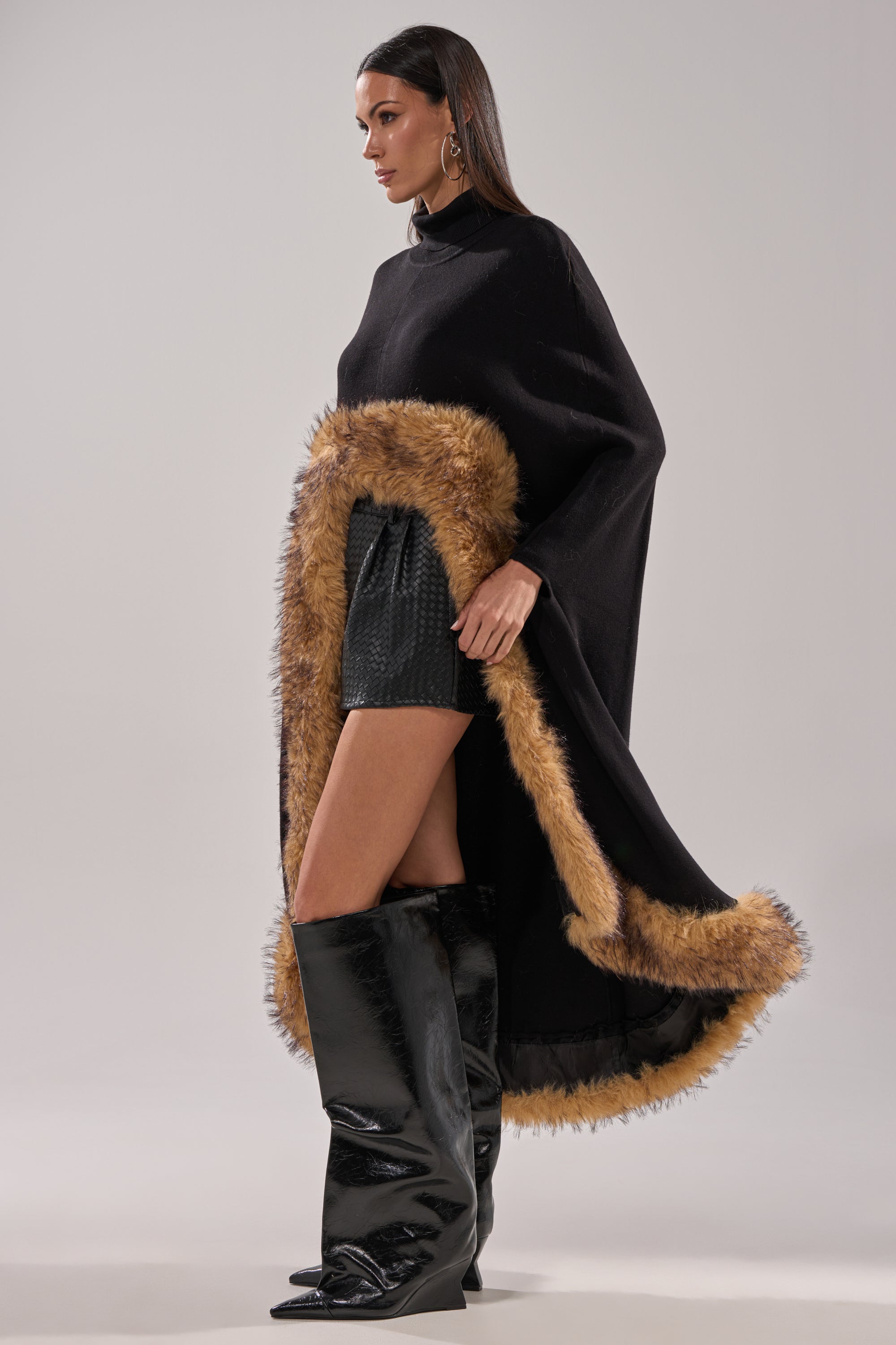RICH SWEATER WITH FUR TRIM