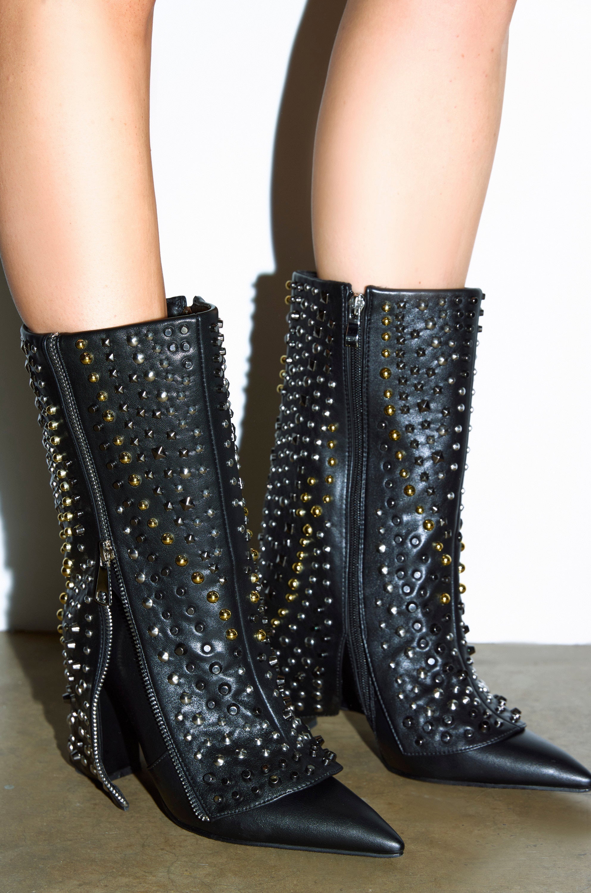 AZALEA WANG HENZI BLACK HARDWARE EMBELLISHED CHUNKY FOLD OVER BOOTIE