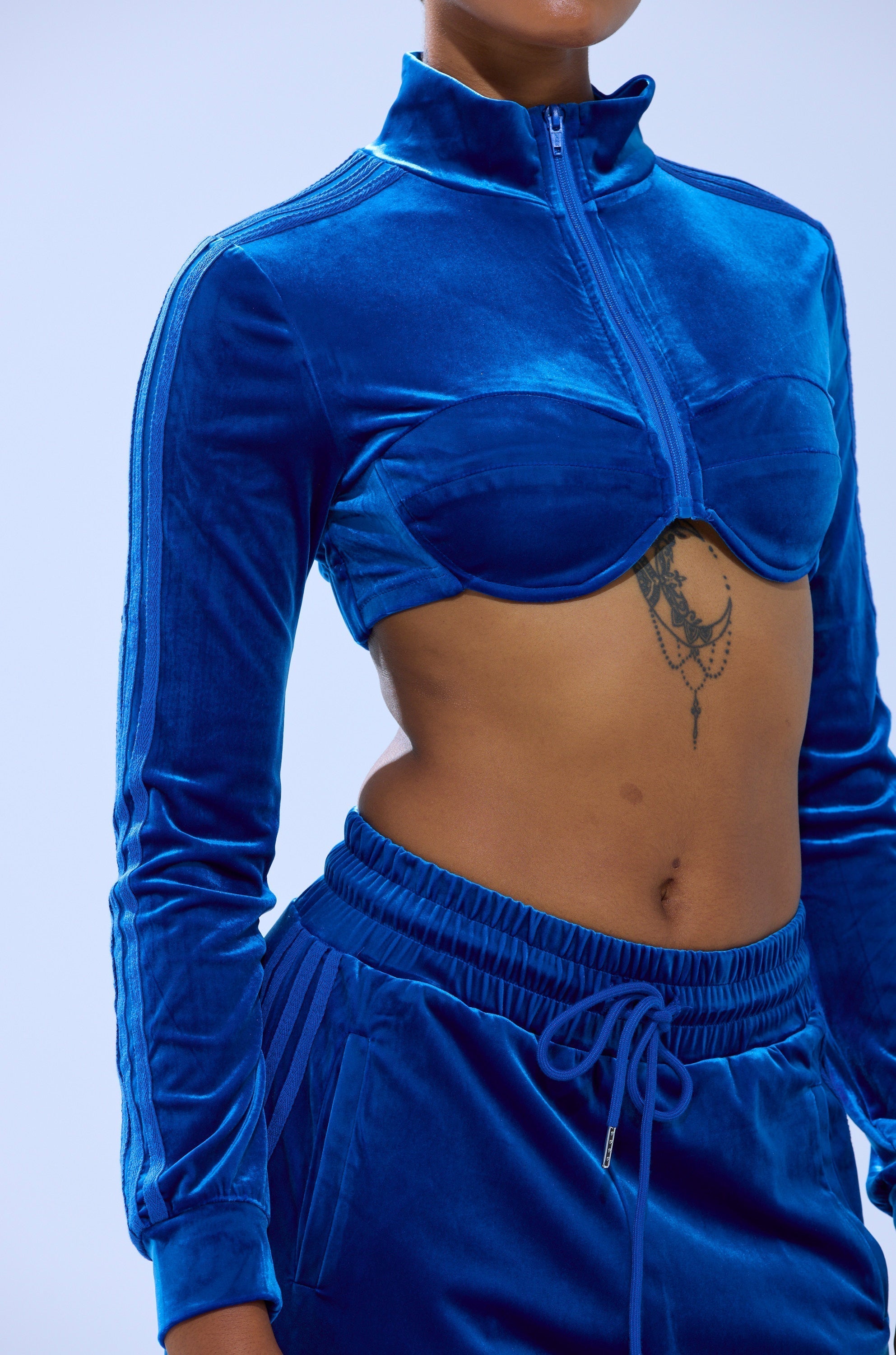 ELECTRIC BLUES CROP ZIP UP SWEATSHIRT