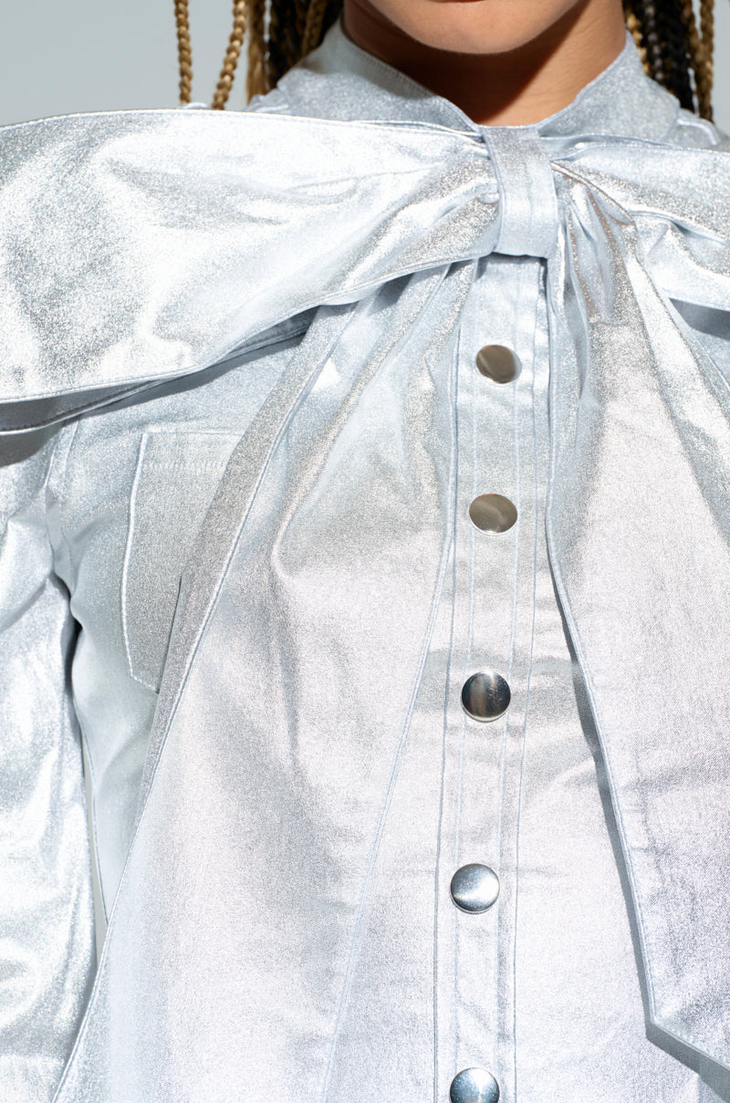 MISS INDEPENDENT LONG SLEEVE BLOUSE IN SILVER