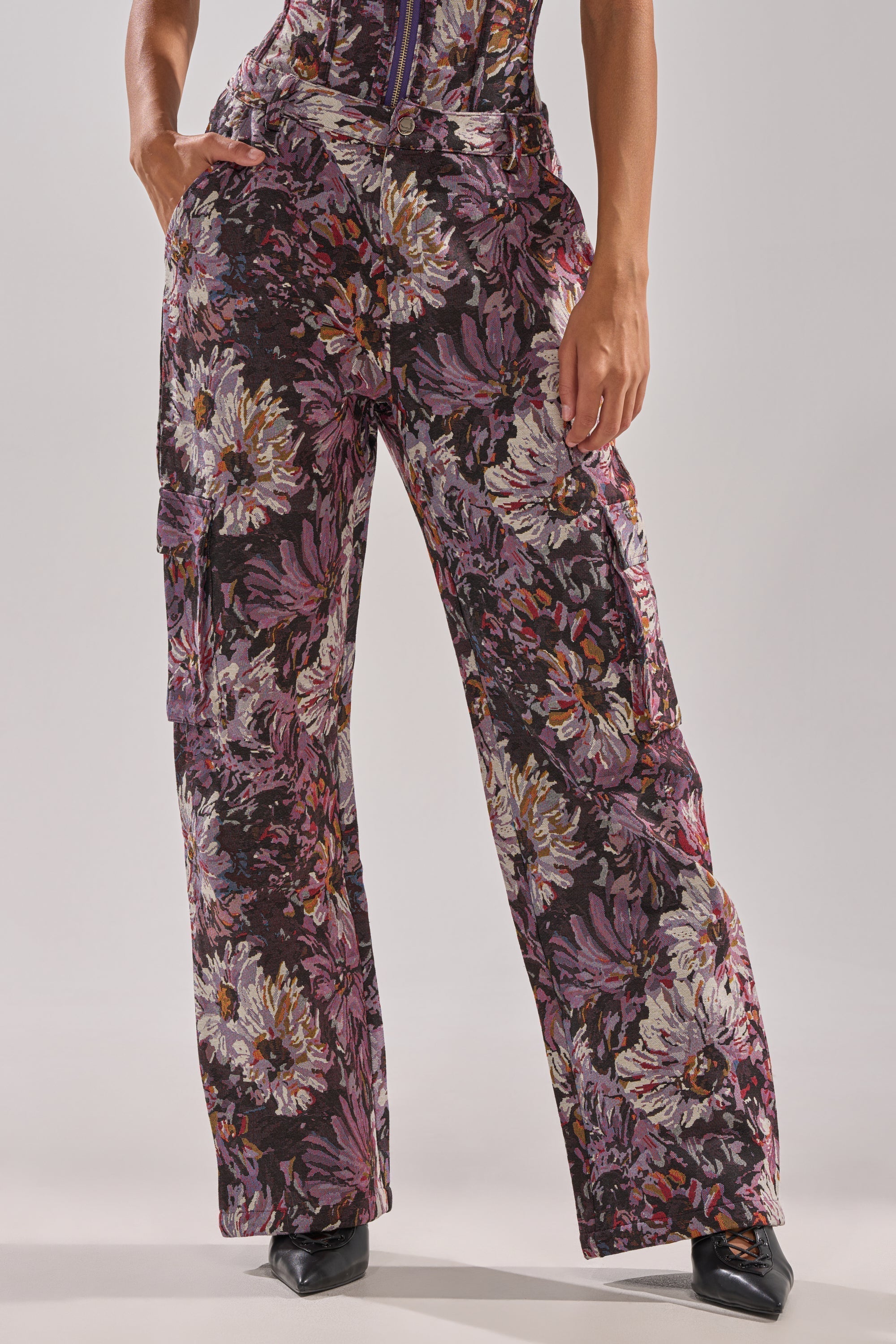 ABOVE THE MIDDLE FLORAL TROUSER
