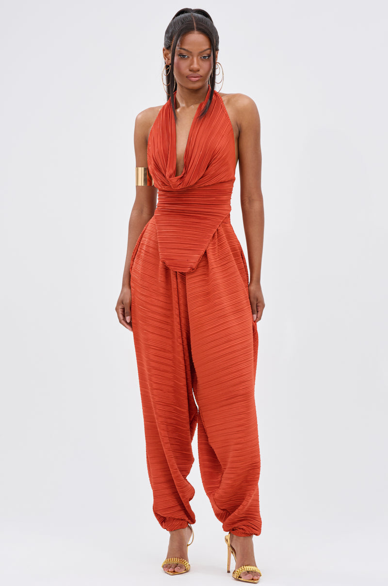 MAYAH COWL NECK PLISS SLEEVELESS TOP IN RED