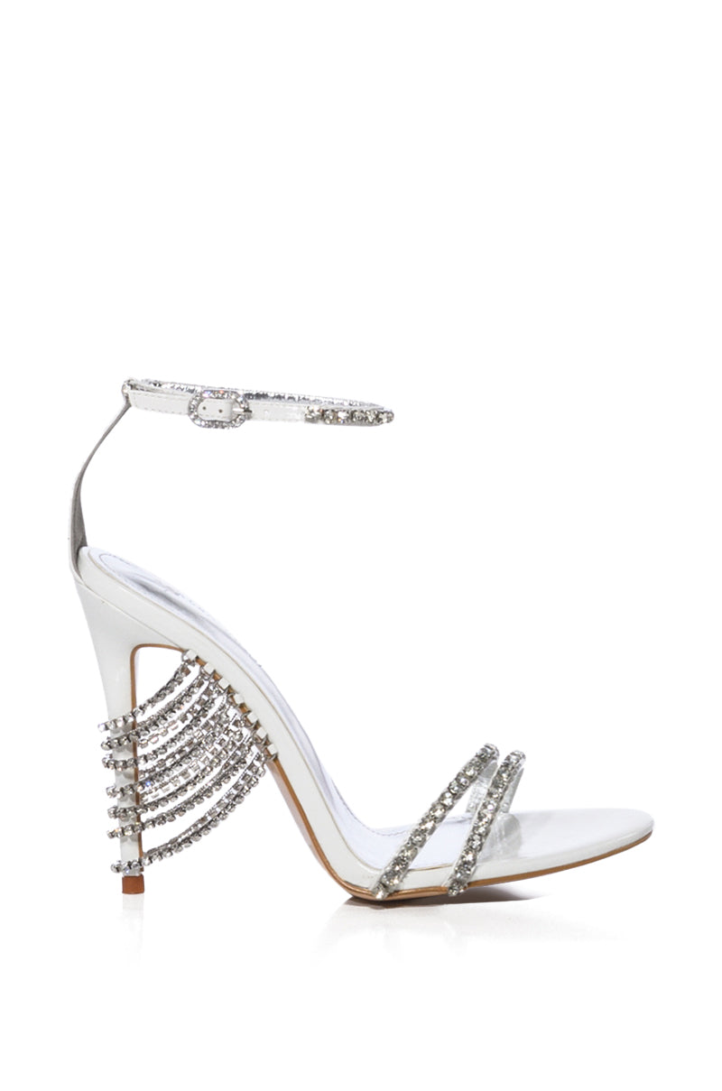 AZALEA WANG JASIME EMBELLISHED TASSEL DESIGN SANDAL IN WHITE
