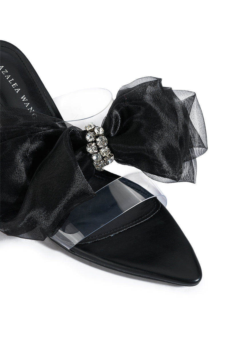 AZALEA WANG CAPABLE BOW SANDAL IN BLACK