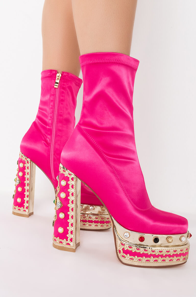 AZALEA WANG NOTICE ME CHUNKY BOOTIE IN FUCHSIA