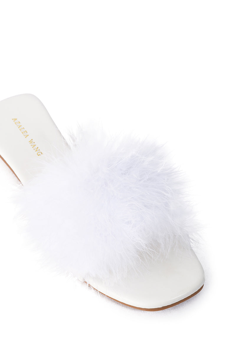 AZALEA WANG PAISLEY FLAT FEATHER SANDAL IN WHITE
