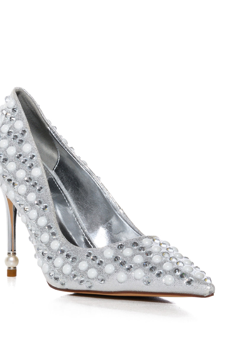 AZALEA WANG PEARL WORLD PUMP IN SILVER