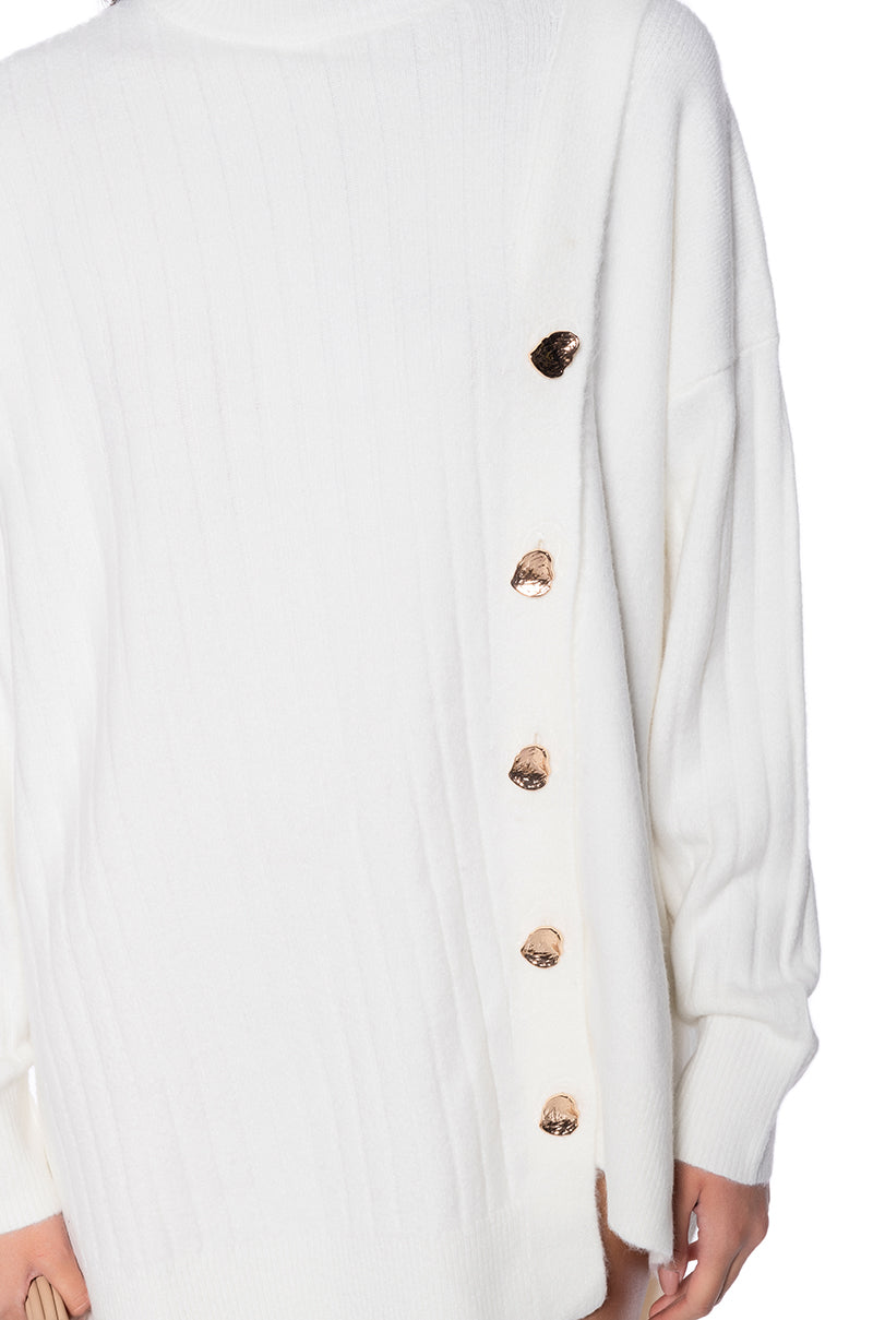 ELLIS OVERSIZED BUTTON DETAIL OPEN SIDE SWEATER