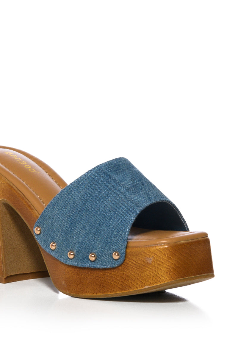 GROOVY CHUNKY PLATFORM SANDAL IN DENIM