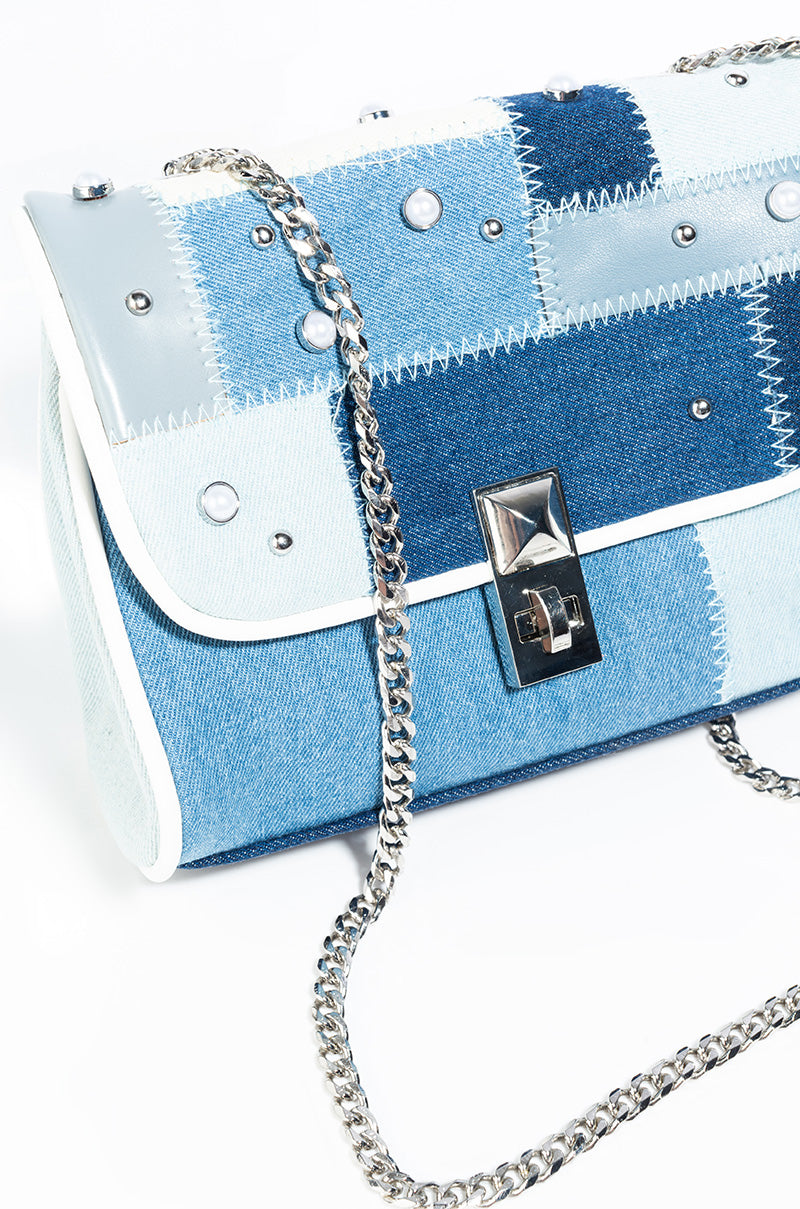 IZZY & ALY DENIM PATCH PURSE
