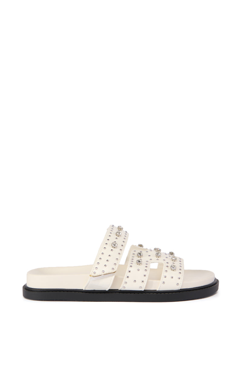 LEISURE EMBELLISHED FLAT SANDAL IN WHITE