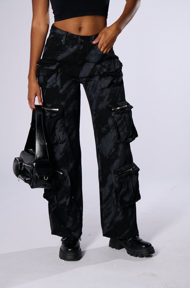 MOODY ATTITUDE PRINTED CARGO PANT