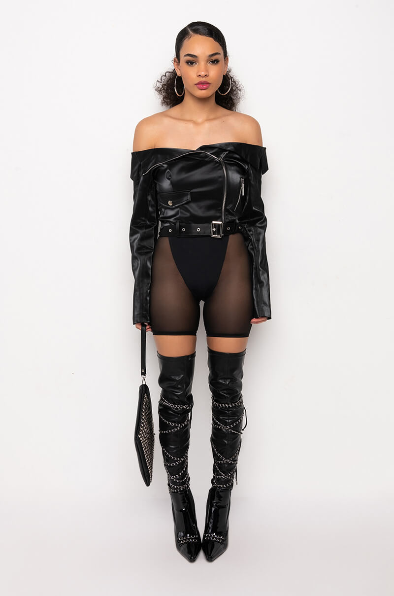 OFF THE SHOULDER PLEATHER MOTO JACKET