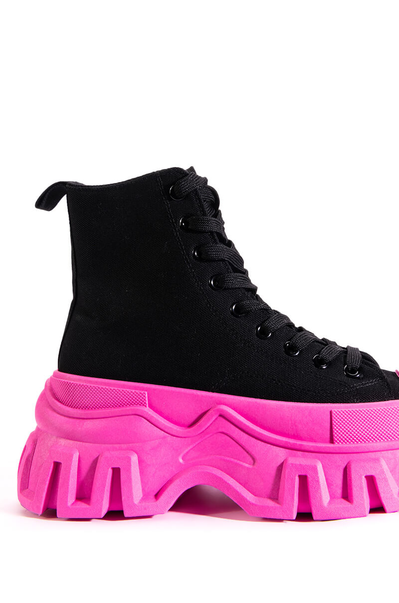 ROLLIN HIGH SHAFT BLACK AND PINK SNEAKER